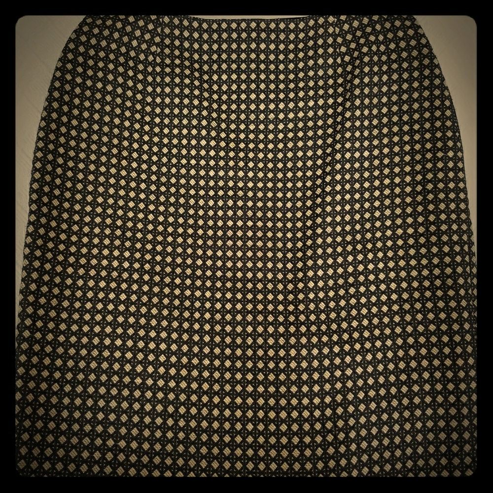 Dana Buchman Black and Gold Skiirt