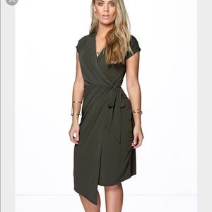 BOOHOO PLUS WRAP DRESS SZ 20