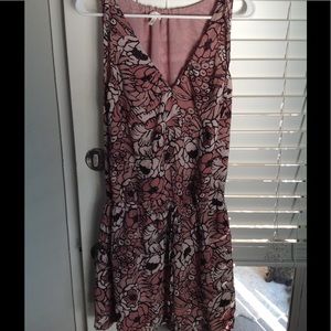 Flounce v-neck dress