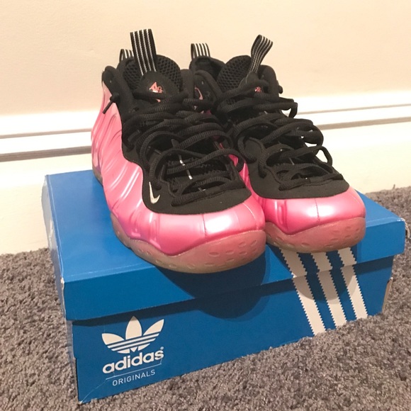 Nikes - Picture 2 of 3