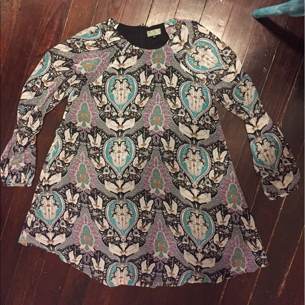 Pattern long sleeve dress