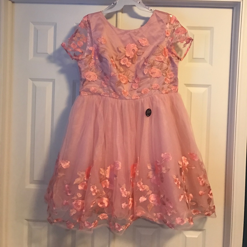 Chi Chi London Curve Dress