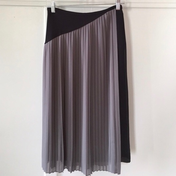 Anthropologie Dresses & Skirts - Anthropologie Midi skirt