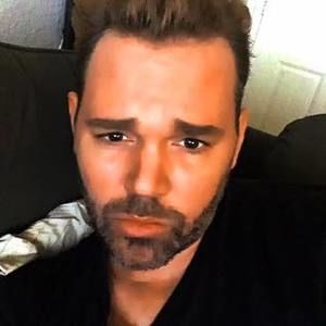 Meet your Posher, Adam