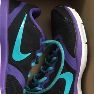 kids nike running shoes