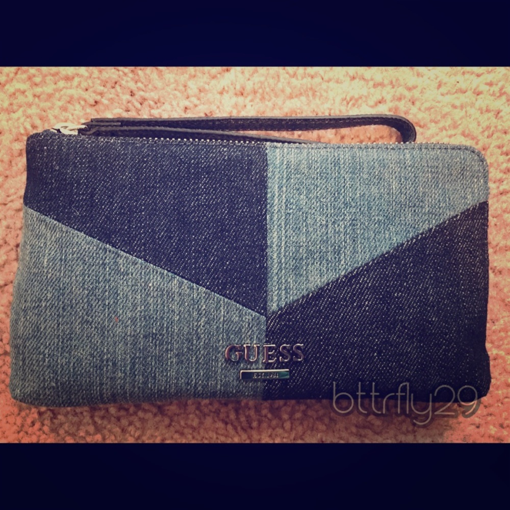 💙 Denim Guess Wristlet 💙