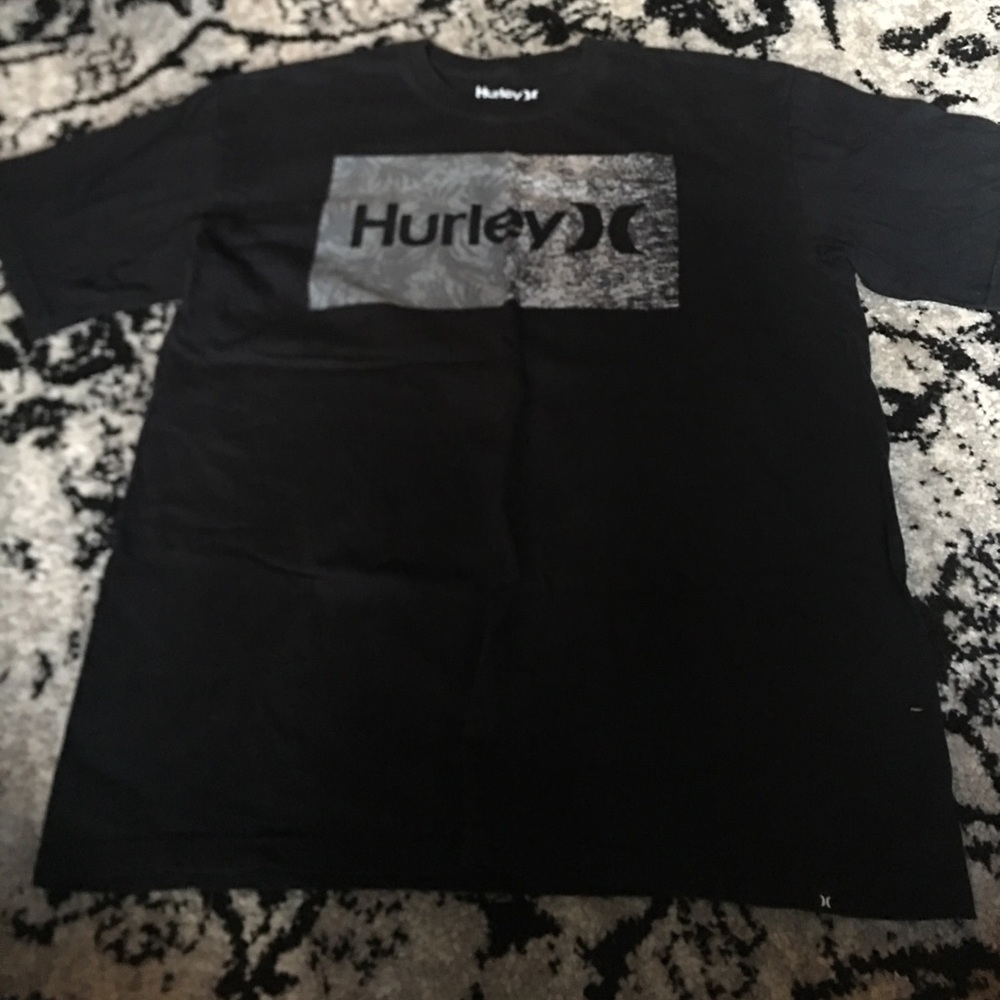 Black Hurley tshirt