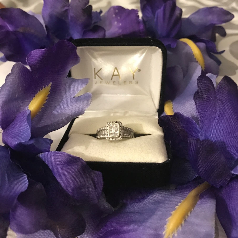 Stunning 14k White Gold Diamond Ring