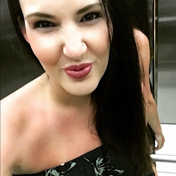 Meet your Posher, Amanda - Picture 1 of 1