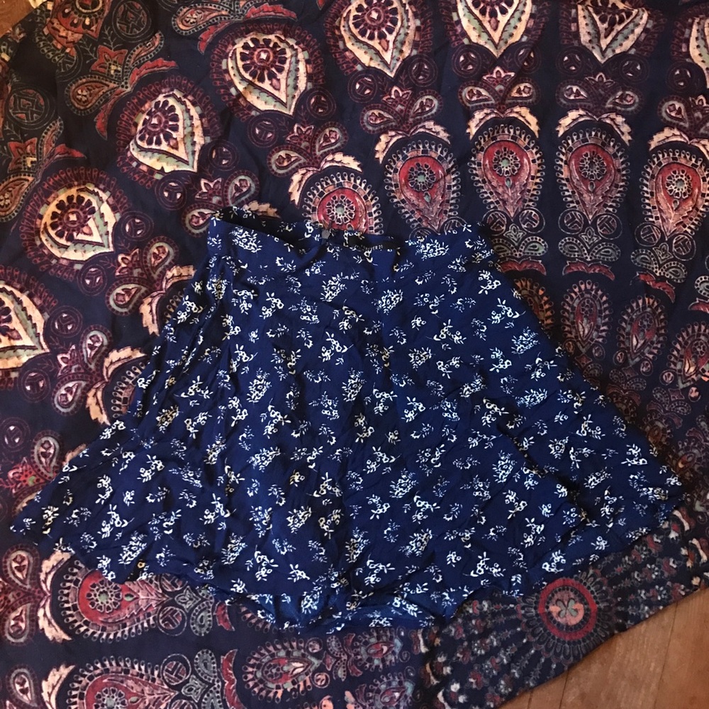 Navy blue patterned mini skirt