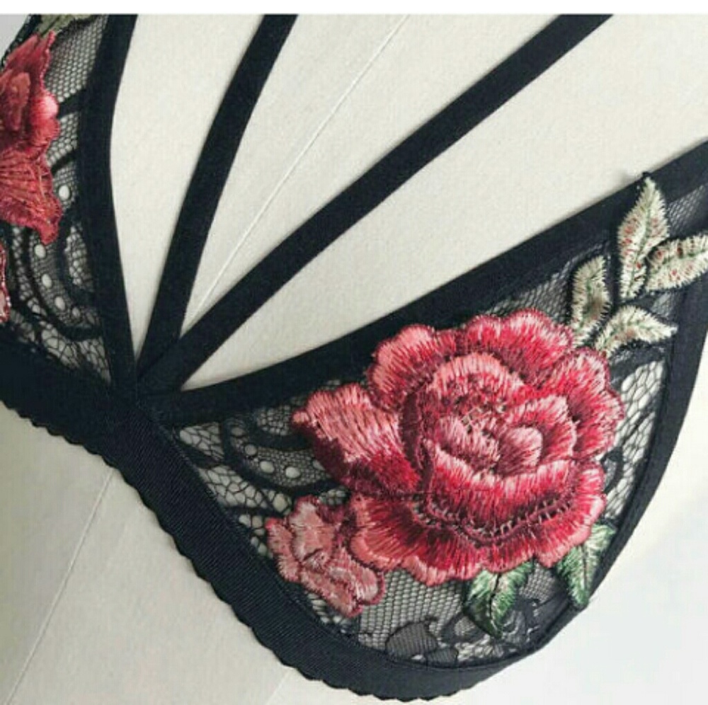 Sexy Embroidered Rose Harness Bra - Picture 4 of 5