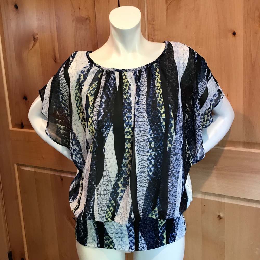 Short sleeve printed top