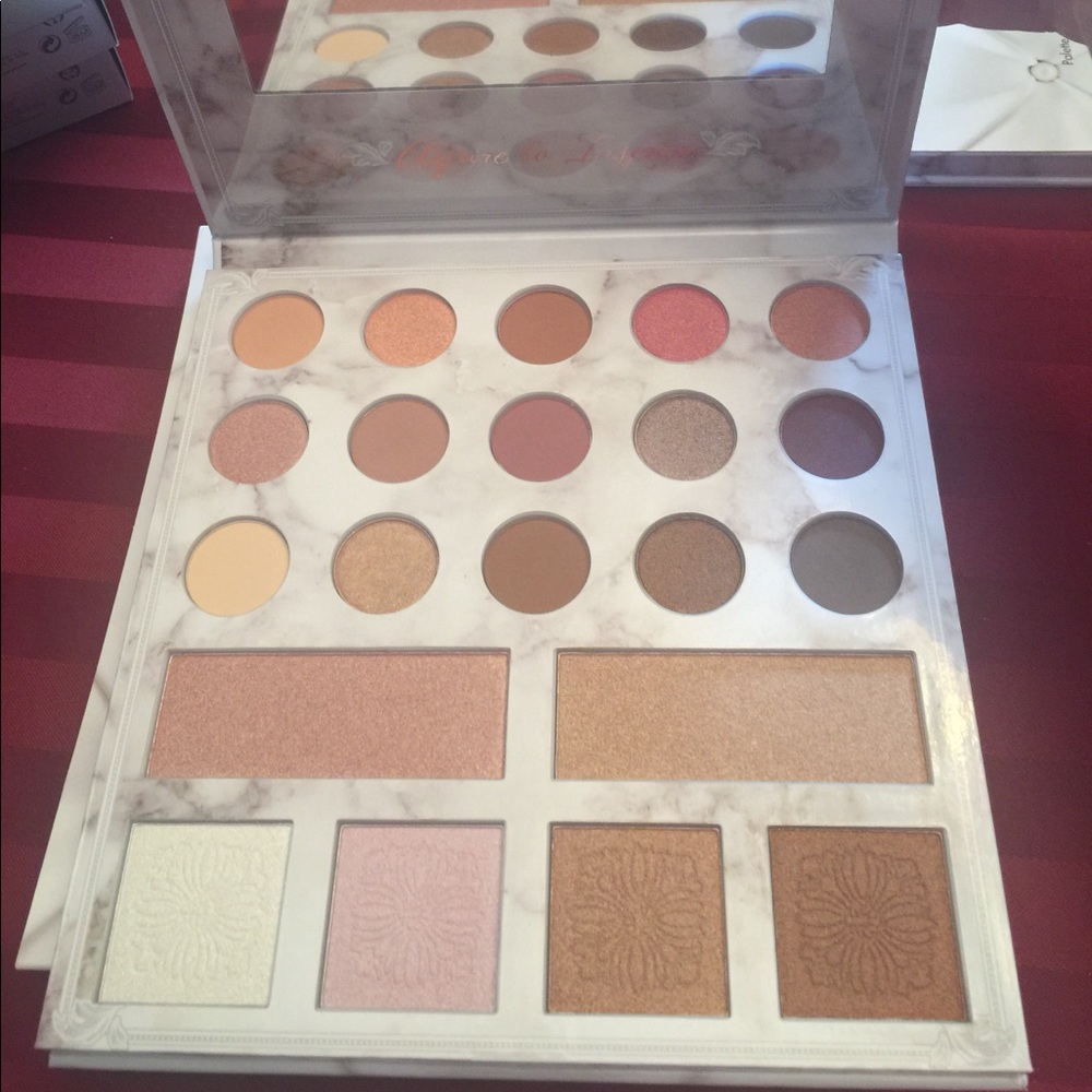 Brand New Carli Bybel Delux Edition