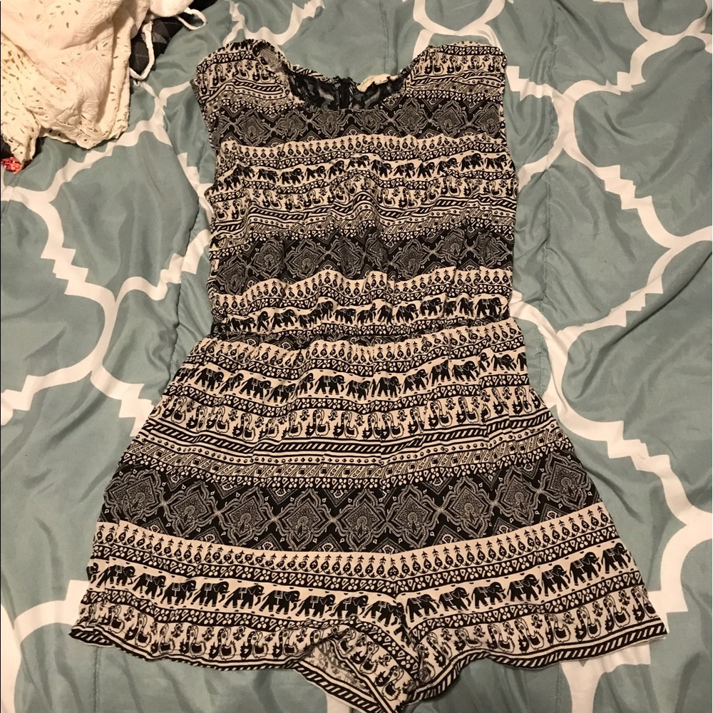 ❗️❗️Black and white Aztec romper