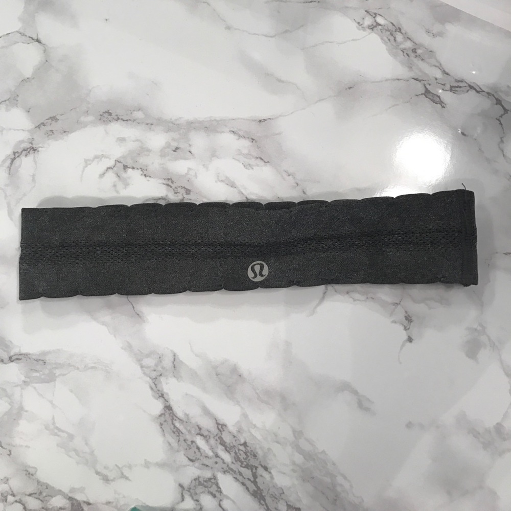 Gray Scalloped Lulu lemon headband!