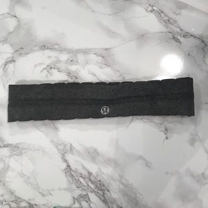 Gray Scalloped Lulu lemon headband!