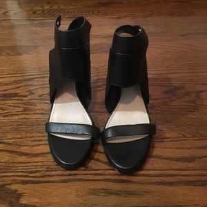 Pour La Victoire Black strappy heels