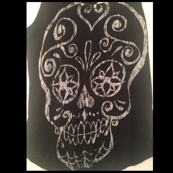Edgy skull tank top ☠️ - Picture 2 of 3