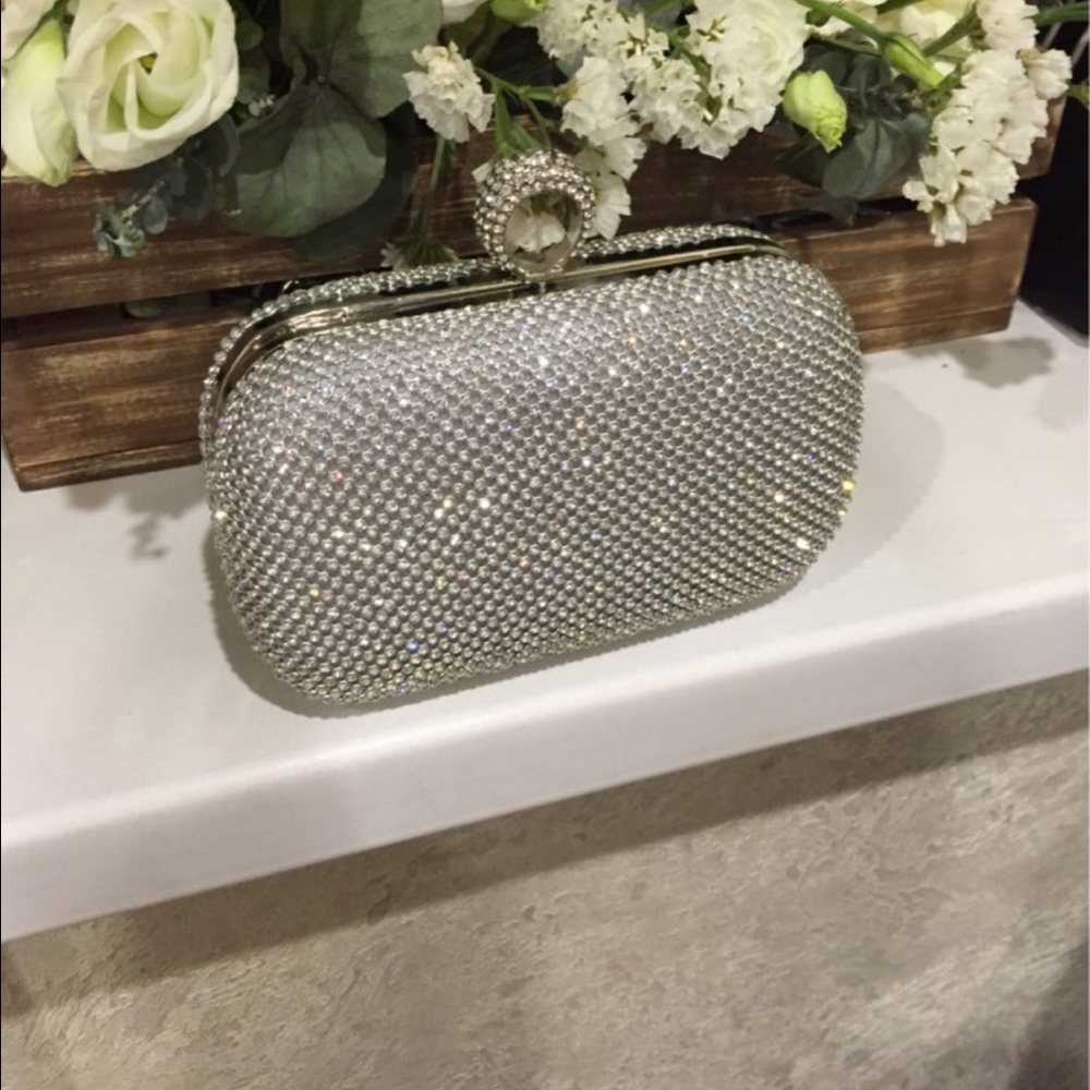 🎉Just In🎉Simulated Diamond Studded Clutch - Picture 5 of 7