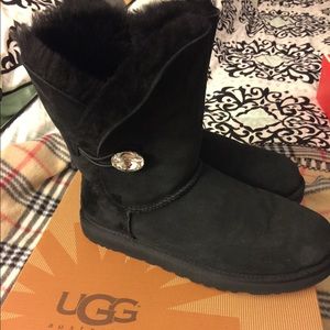 UGG Bailey Button Bling Boot - Black - Size 8 💎