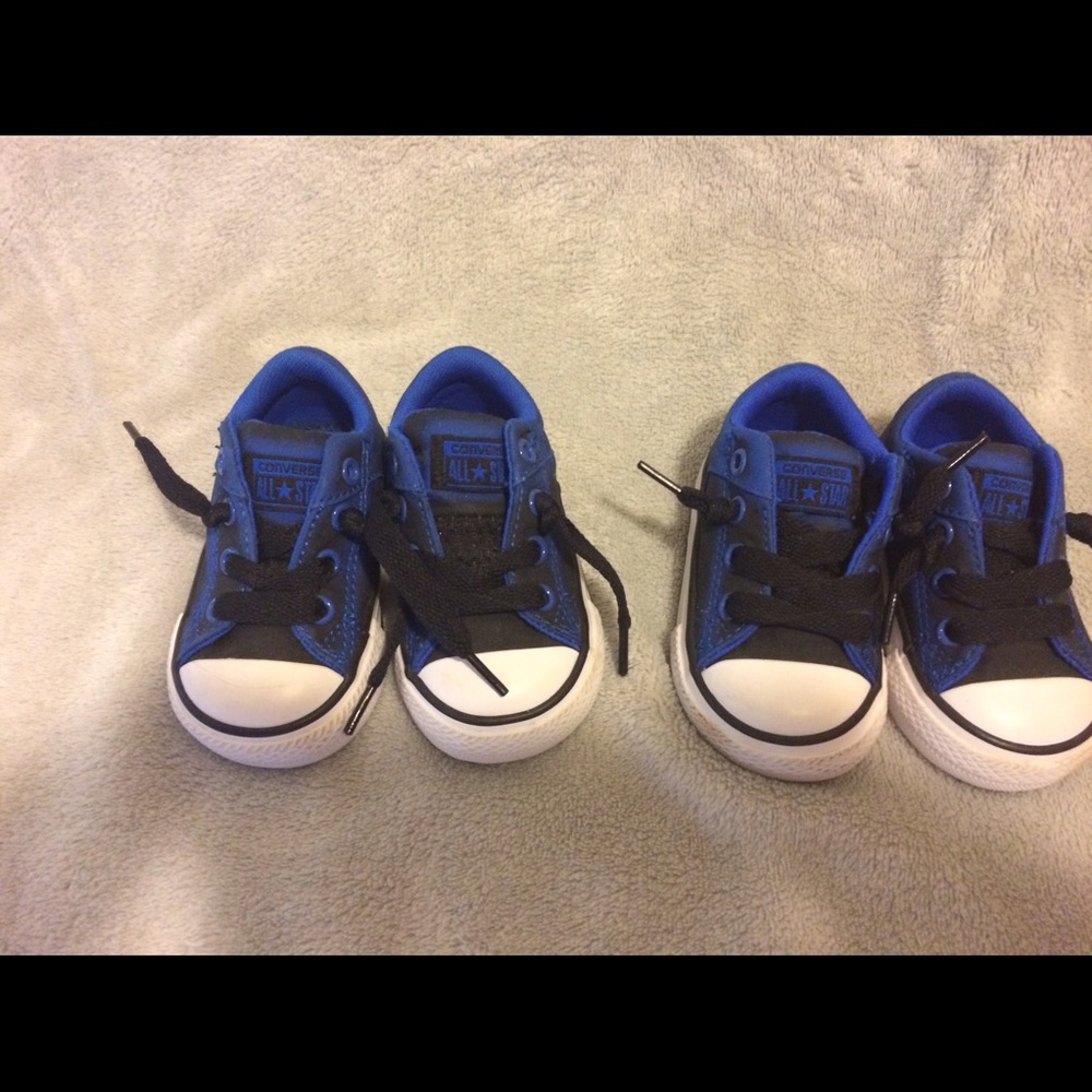 2 pair of converse baby boy shoes
