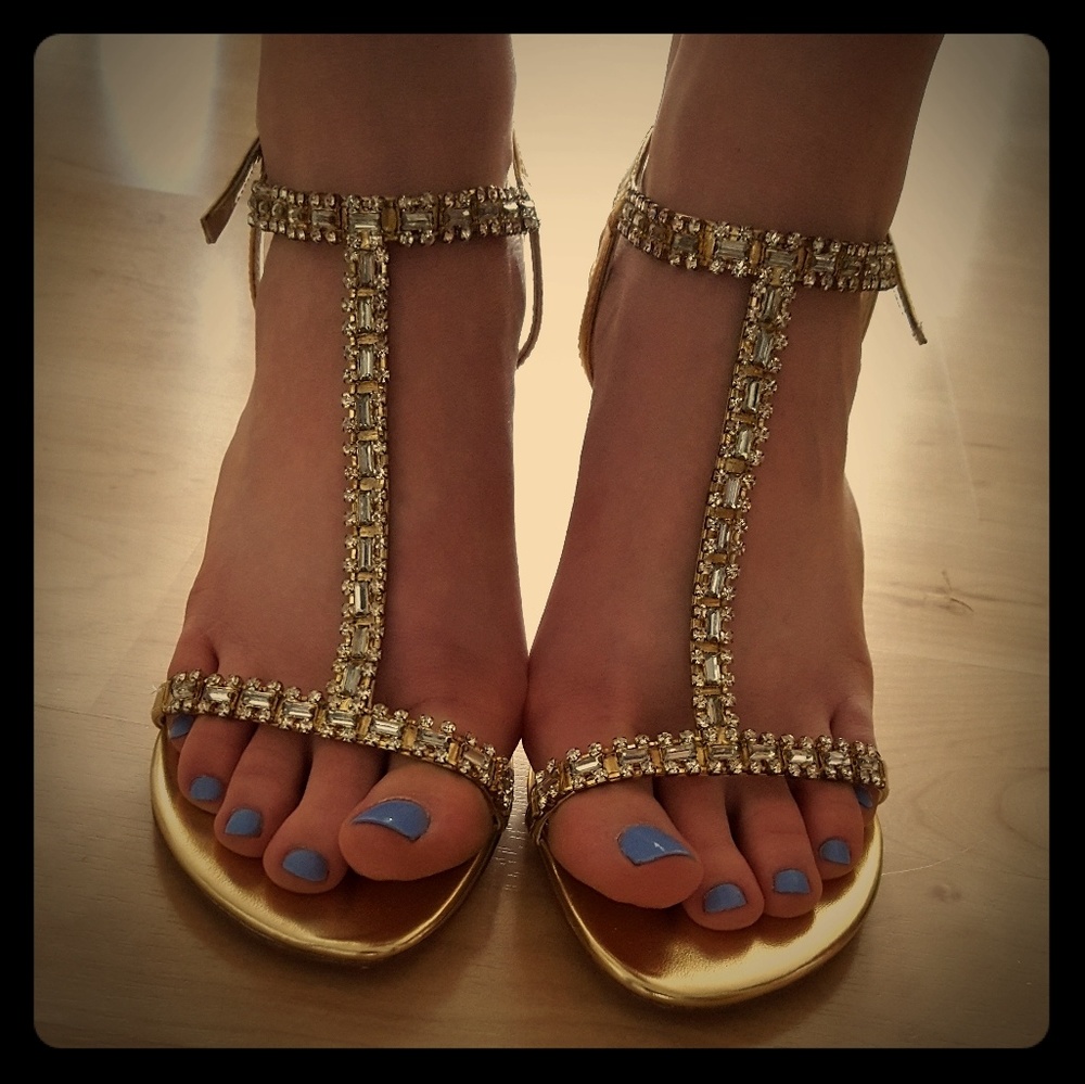 Gold size 7 Alisha Hill heels