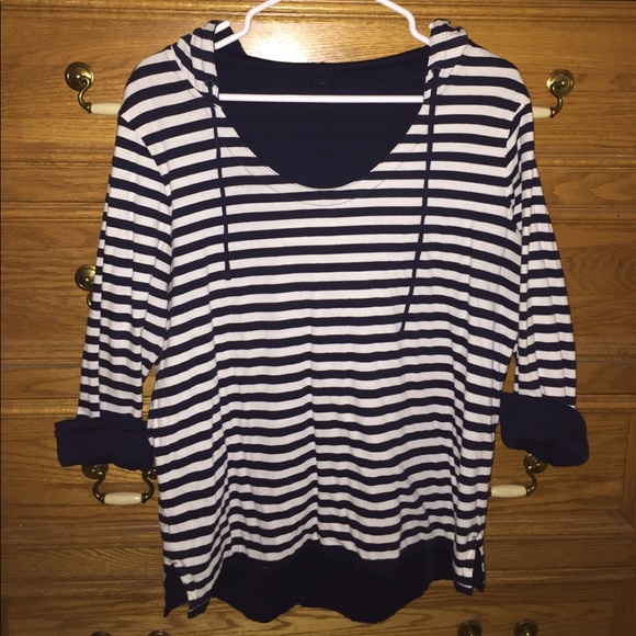 Reversible 3/4 Sleeve Top with Hood - Picture 4 of 4