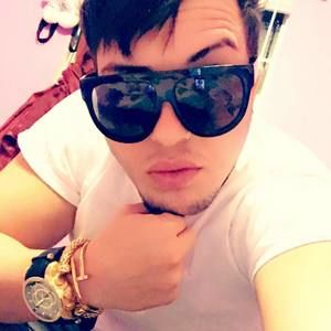 Meet your Posher, Enmanuel