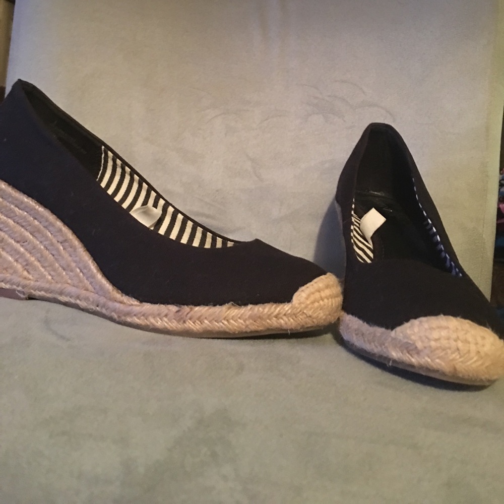 BLACK WEDGES