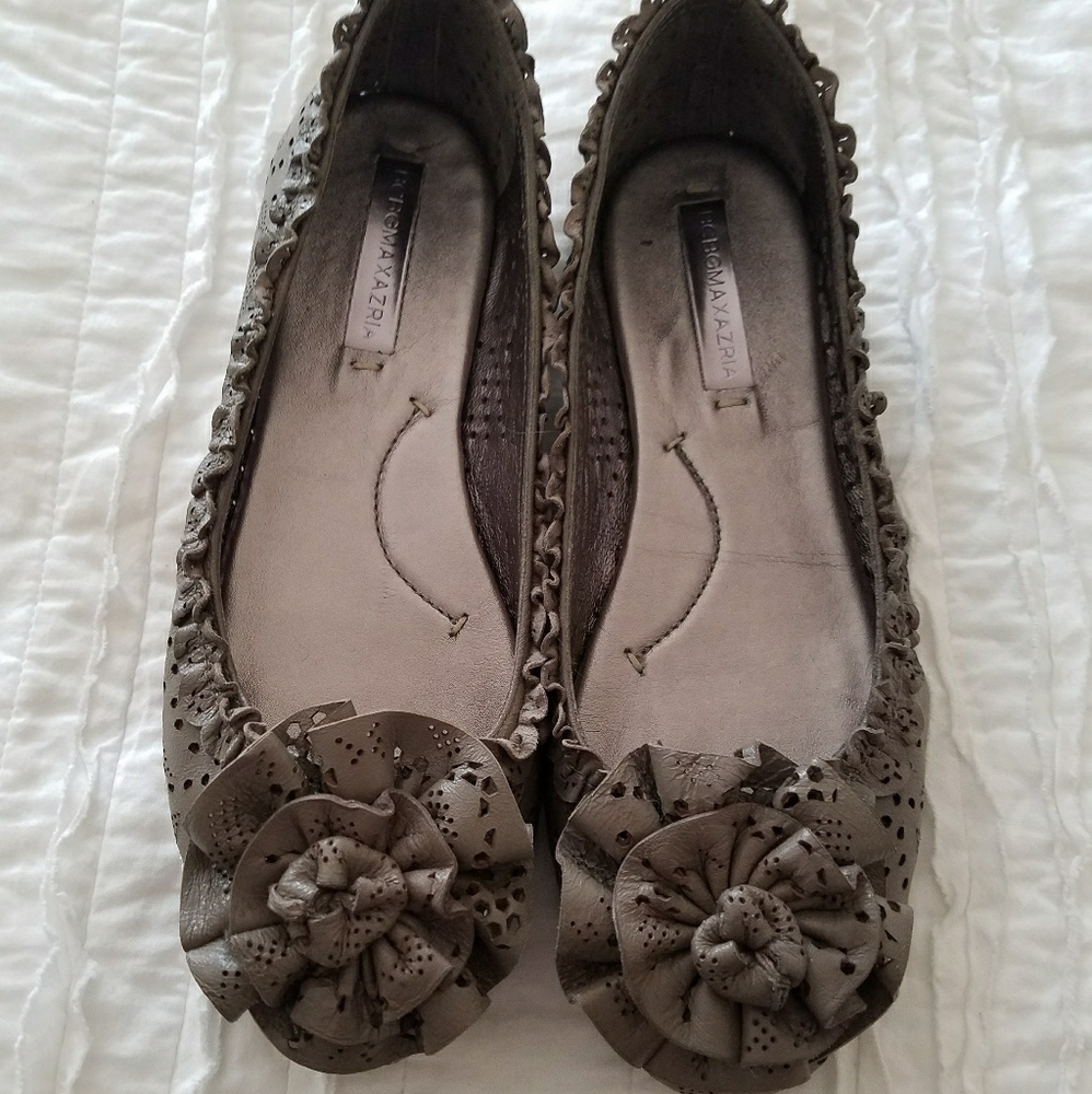 BCBG gray leather flats