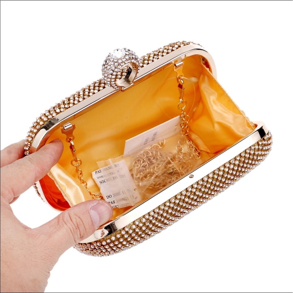 🎉Just In🎉Simulated Diamond Studded Clutch - Picture 6 of 8