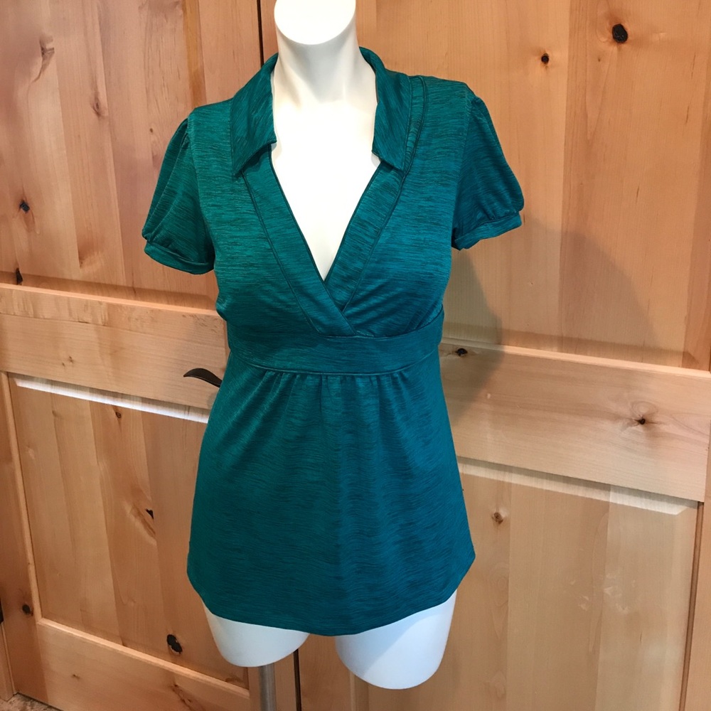 V-neck with collar short sleeve top