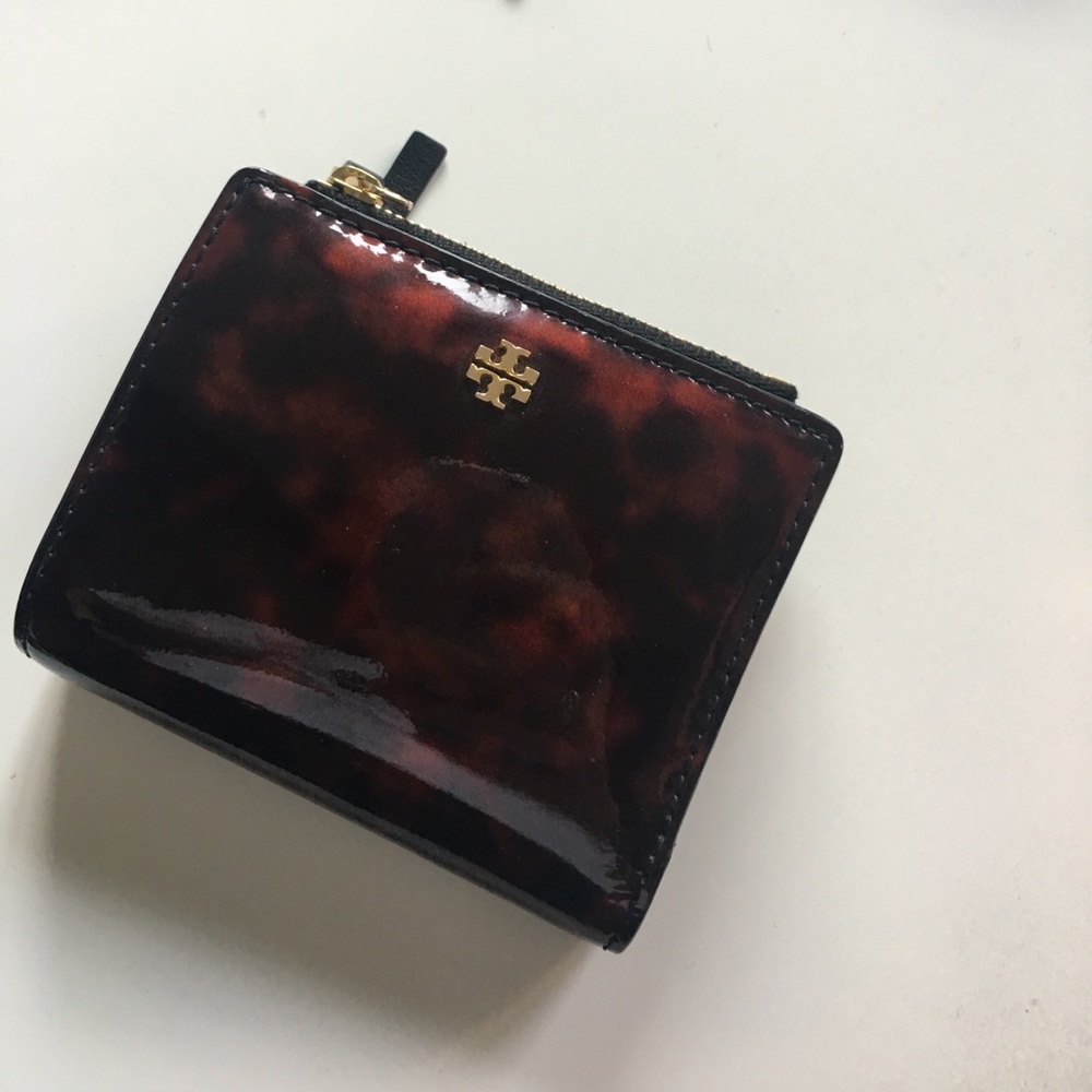Tory Burch Robinson tortoise wallet