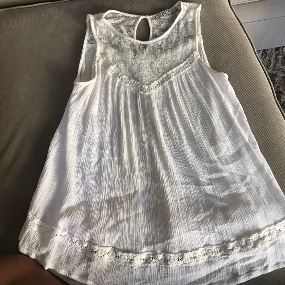 WHITE LACE TANK SIZE LARGE BUT VERY SMALL