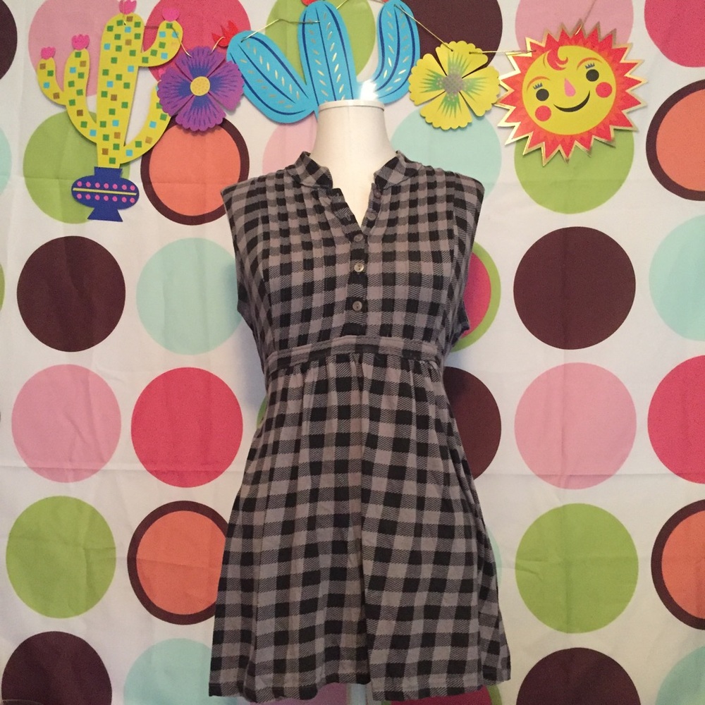 Sleeveless black & grey checkered top sz juniors L
