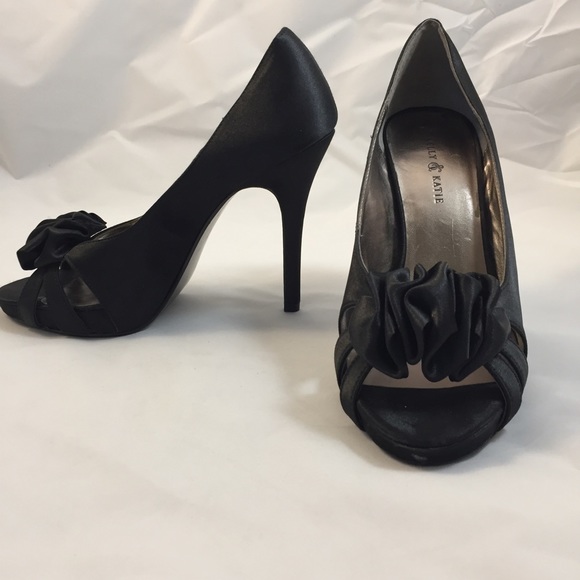 Kelly & Katie Satin Like Heels Size 7 - Picture 2 of 6