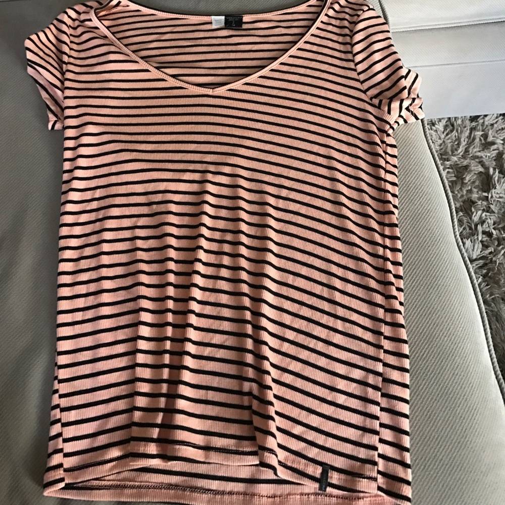 VOLCOM TEE SIZE SMALL