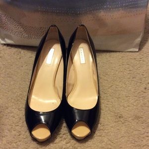 Tahari black patent leather peep toe pumps