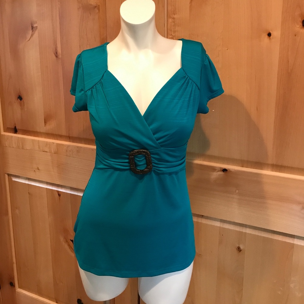 Emerald green short sleeve top