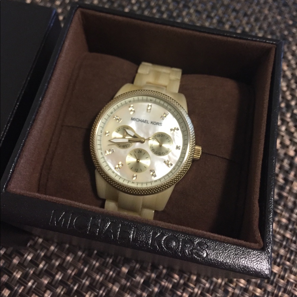 Michael Kors Jetset Mother Of Pearl Women's Watch