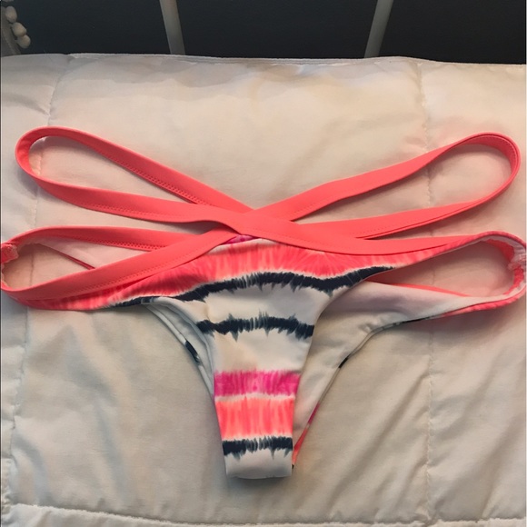 Cheecky Bikini Bottoms - Picture 1 of 2