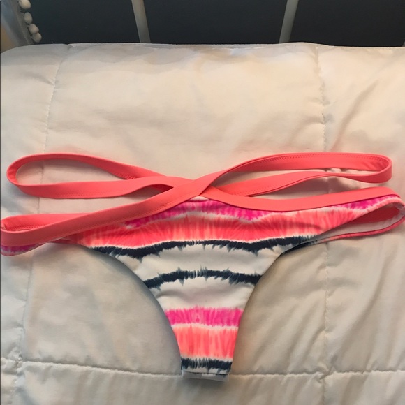 Cheecky Bikini Bottoms - Picture 2 of 2