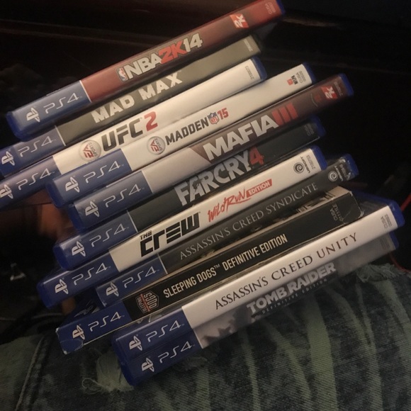 PS4 - Picture 3 of 3