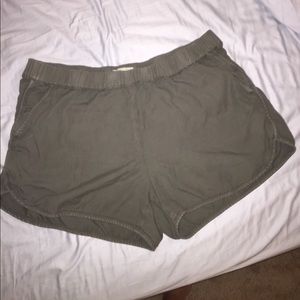 Madewell camo green fabric shorts