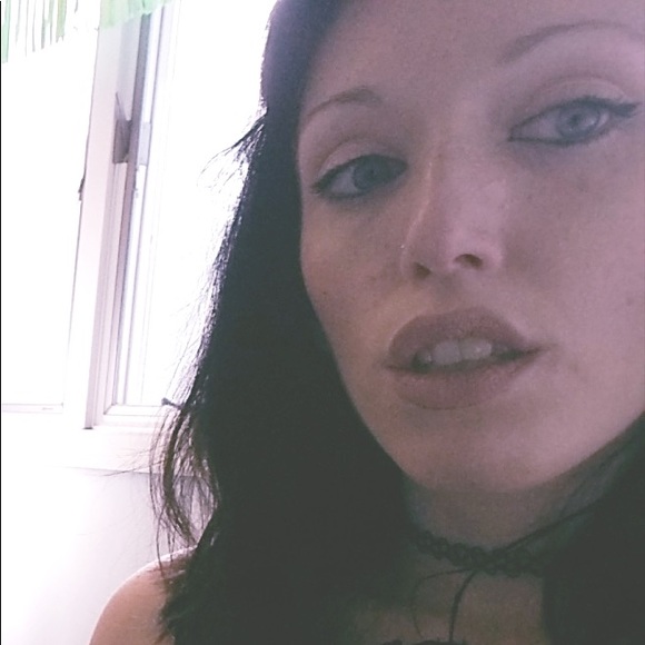 Meet your Posher, Erica - Picture 2 of 2