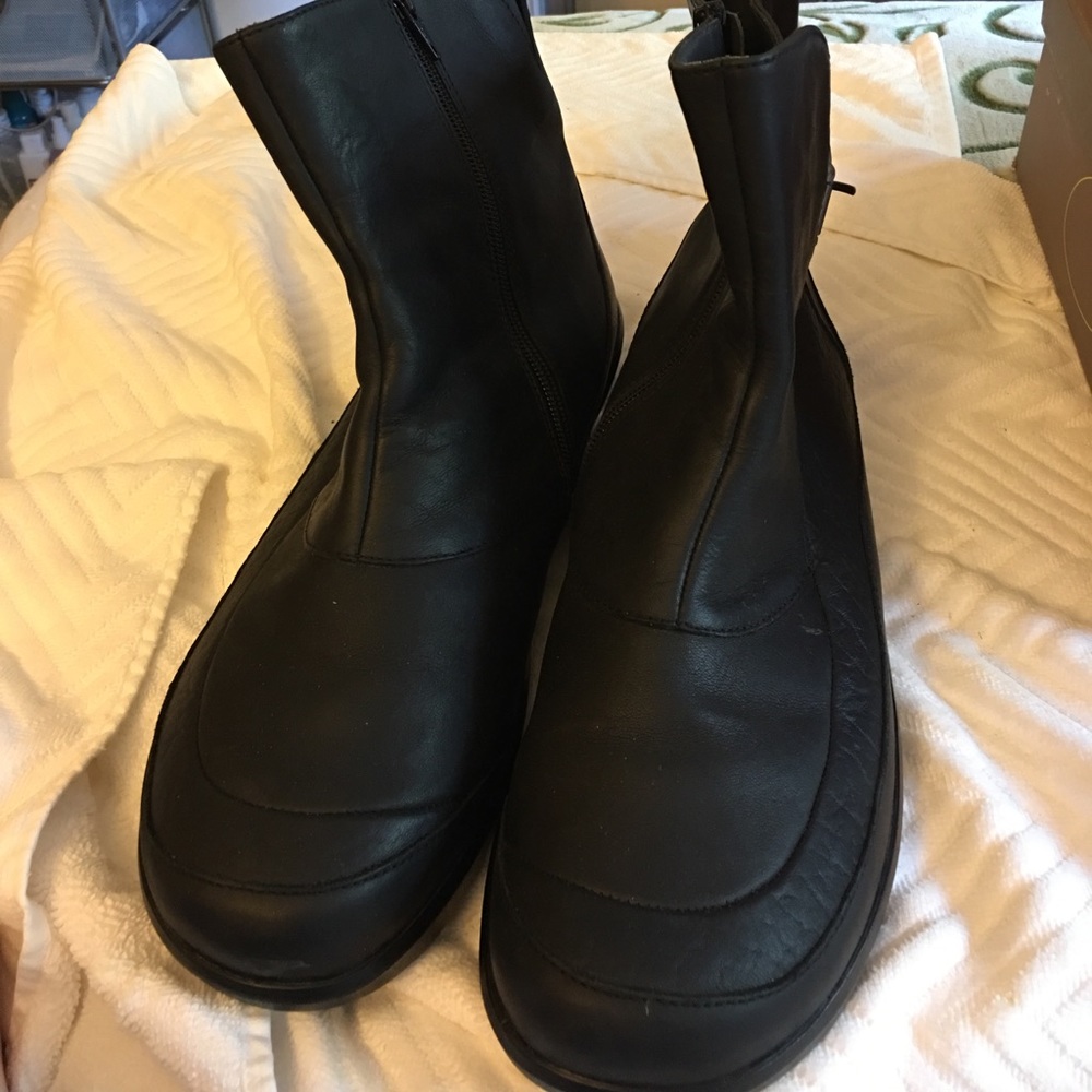 Ziera black leather ankle boots size 42xw