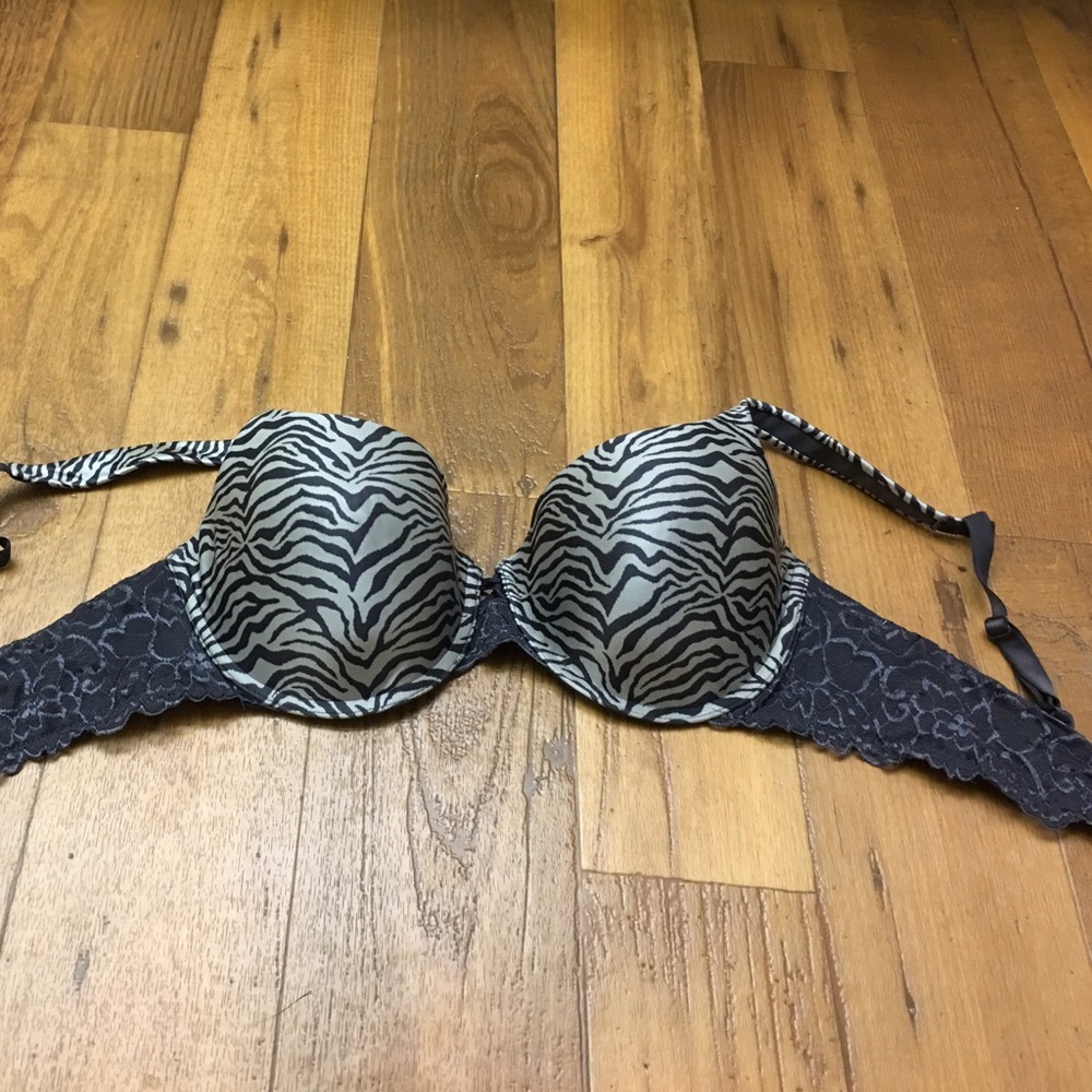 EUC 40C zebra and lace bra