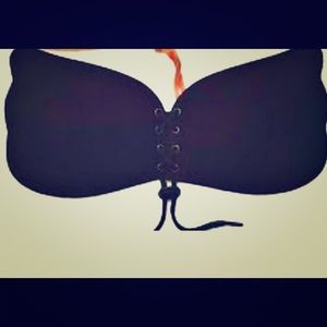 The Instagram strapless silicone bra