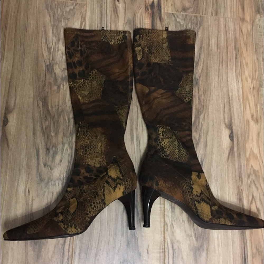 Brown Snakeprint boots size 8 1/2 ✨