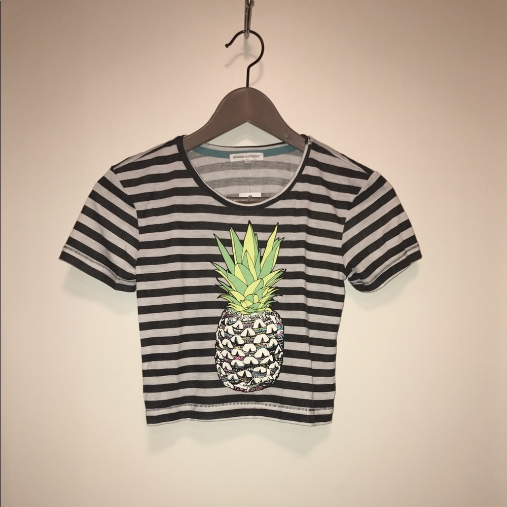 NWT. Modern amusement crop